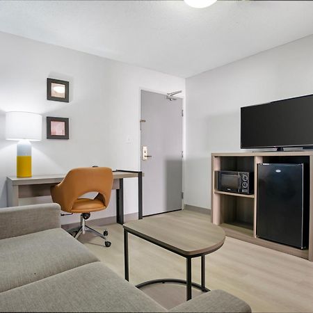 Comfort Inn & Suites Crystal Inn Sportsplex Gulfport Bagian luar foto