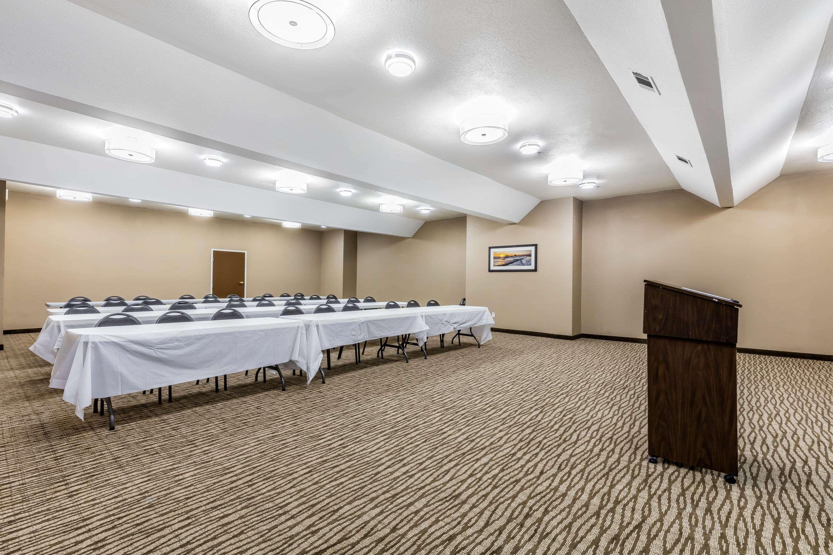 Comfort Inn & Suites Crystal Inn Sportsplex Gulfport Bagian luar foto