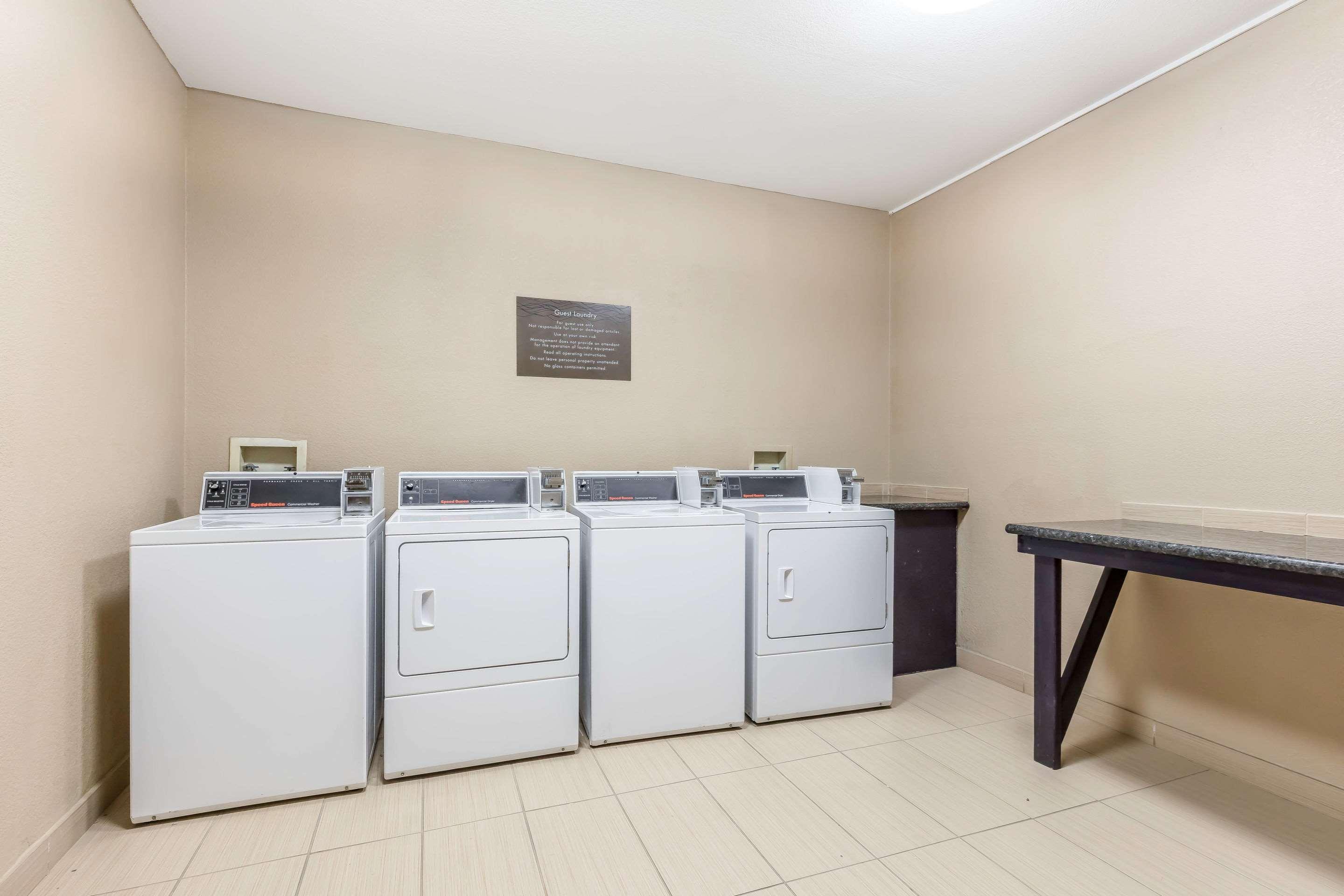Comfort Inn & Suites Crystal Inn Sportsplex Gulfport Bagian luar foto