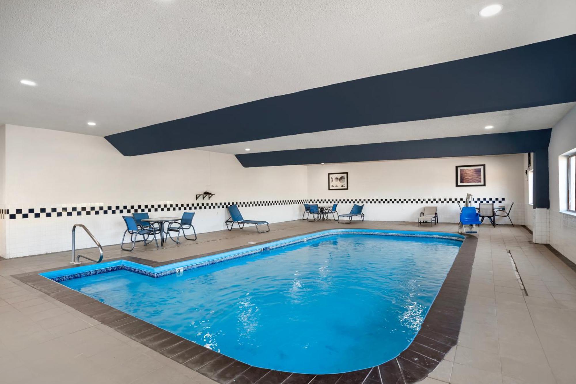 Comfort Inn & Suites Crystal Inn Sportsplex Gulfport Bagian luar foto