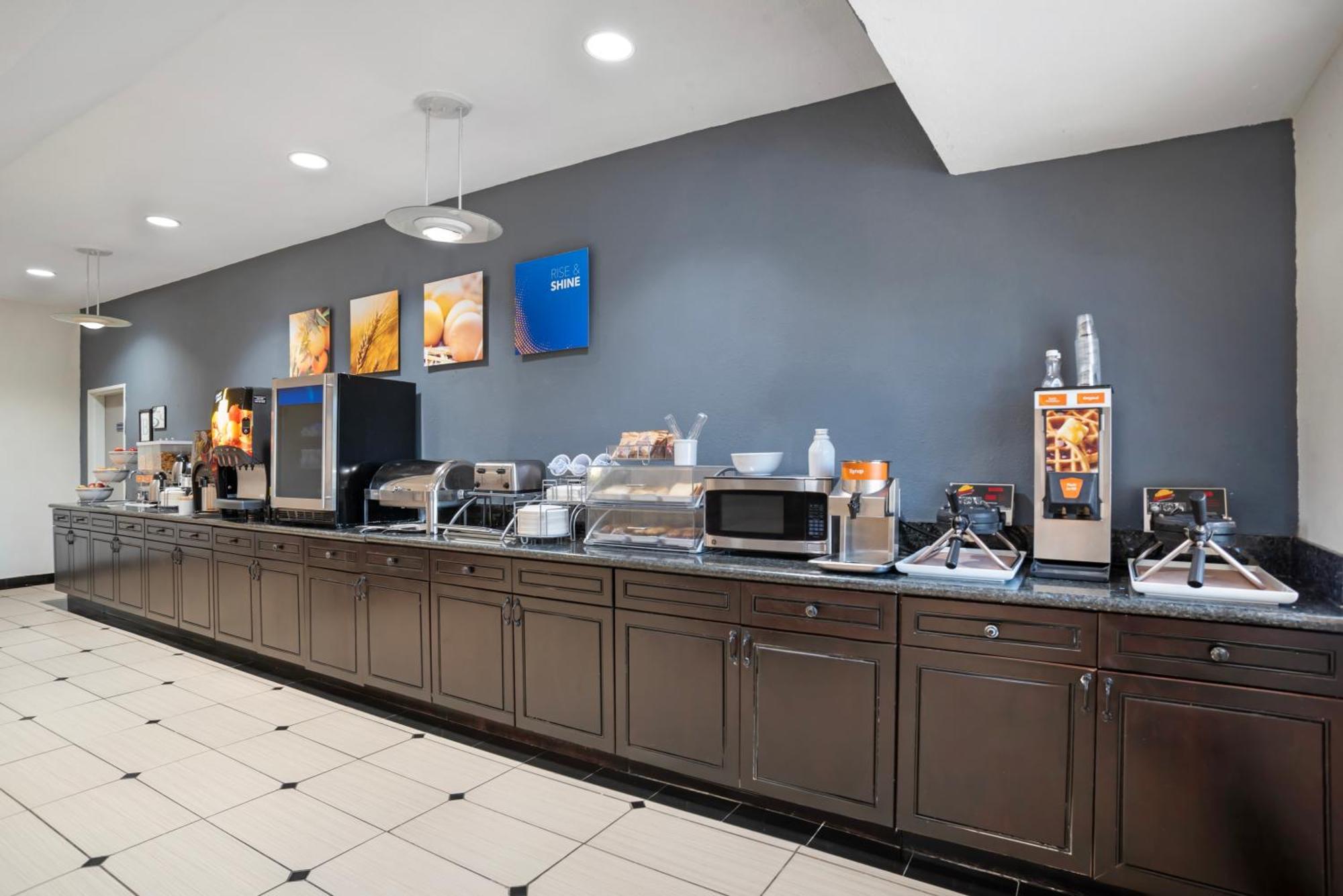 Comfort Inn & Suites Crystal Inn Sportsplex Gulfport Bagian luar foto