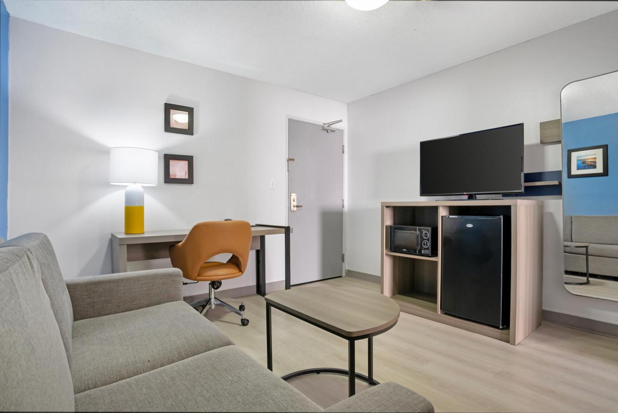 Comfort Inn & Suites Crystal Inn Sportsplex Gulfport Bagian luar foto