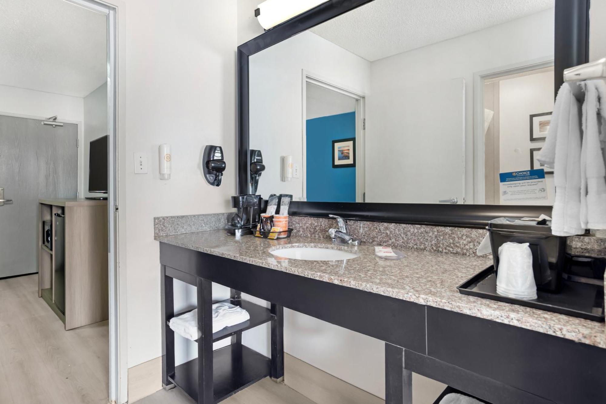 Comfort Inn & Suites Crystal Inn Sportsplex Gulfport Bagian luar foto