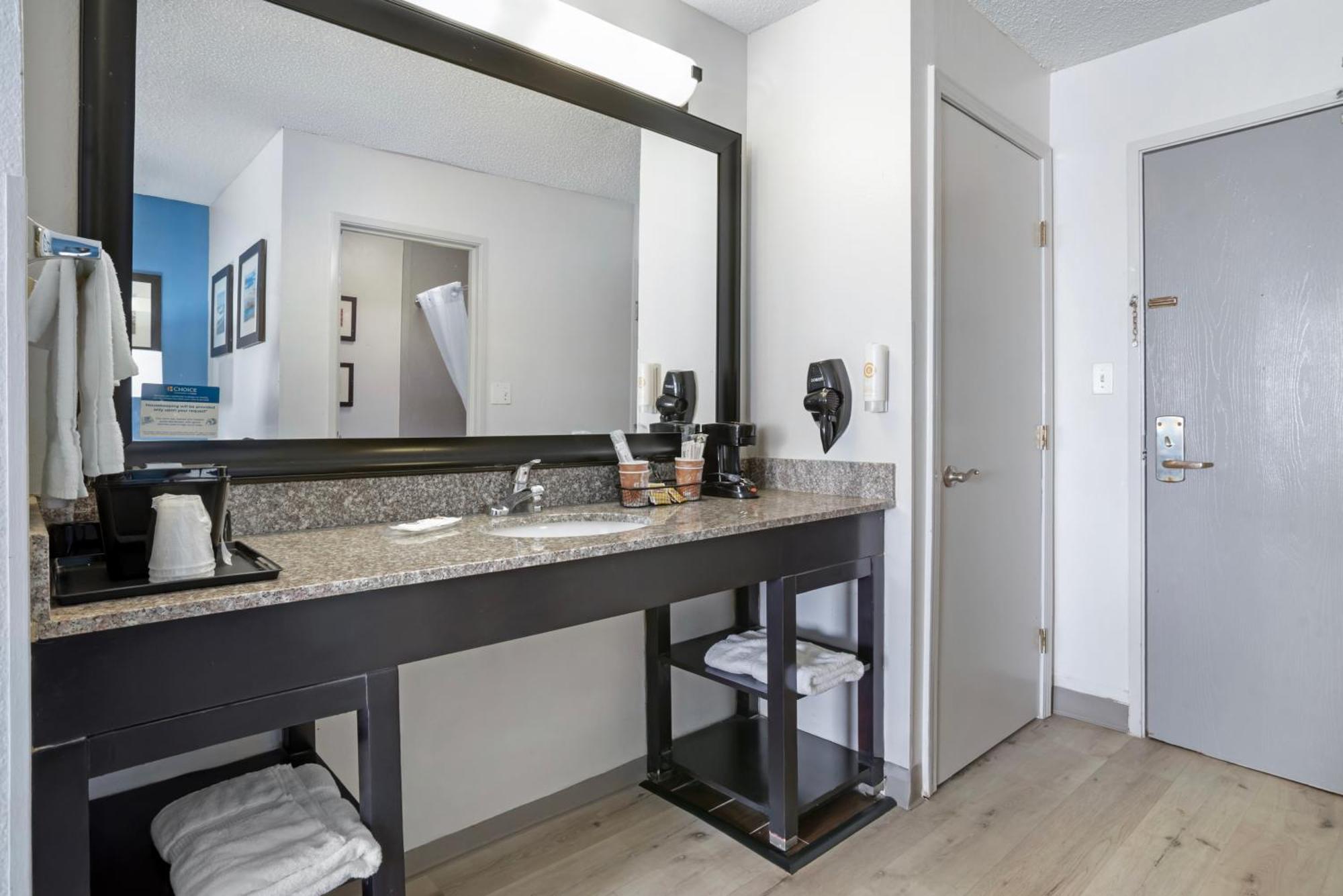 Comfort Inn & Suites Crystal Inn Sportsplex Gulfport Bagian luar foto